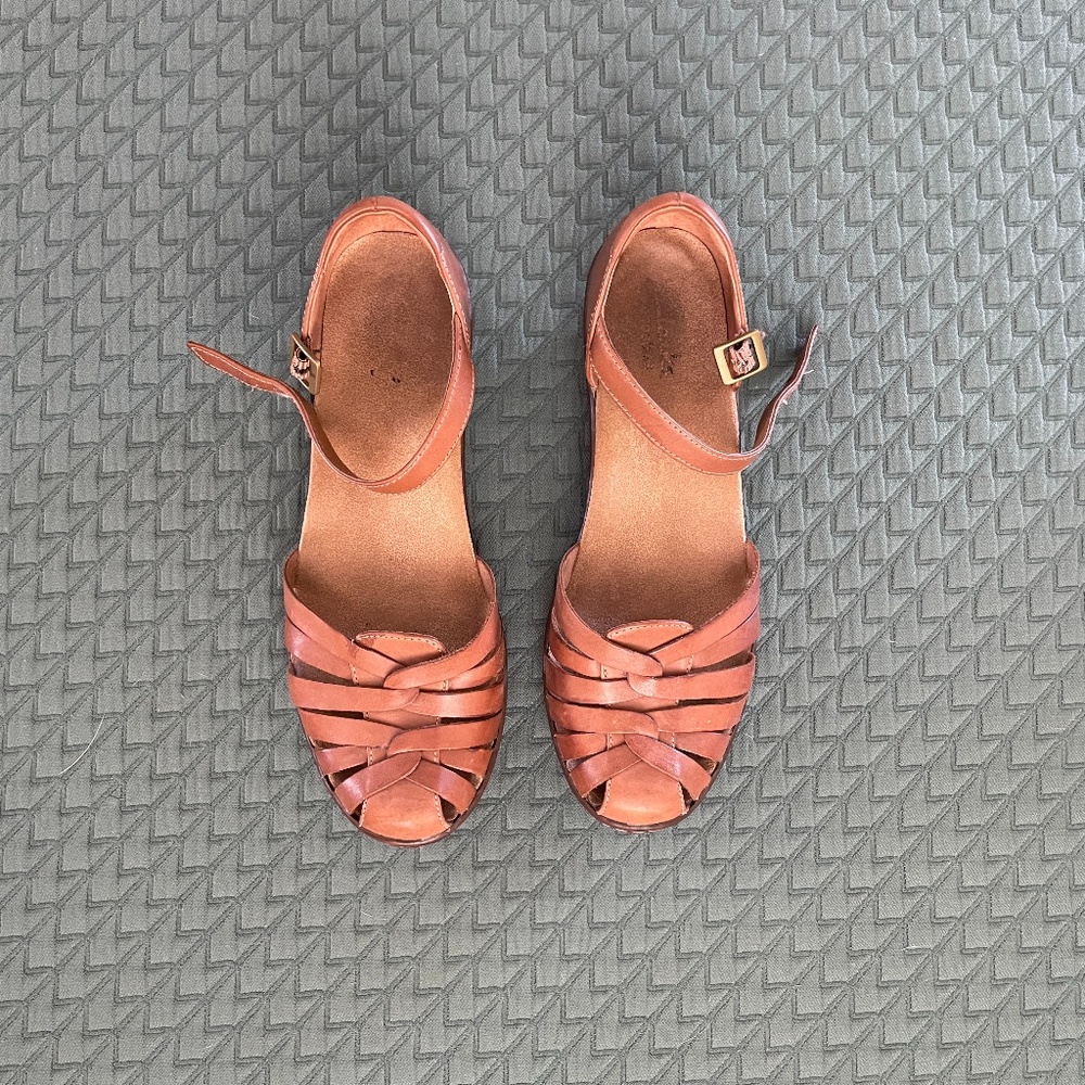 Clarks Wendy Land Cushioned Comfort Sandal Tan Leather